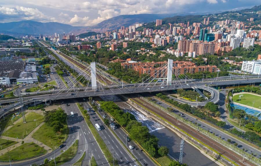 Medellín: Private City Tour with Metrocable and Comuna 13 - How the 5-hour route usually plays out (and why that structure works)