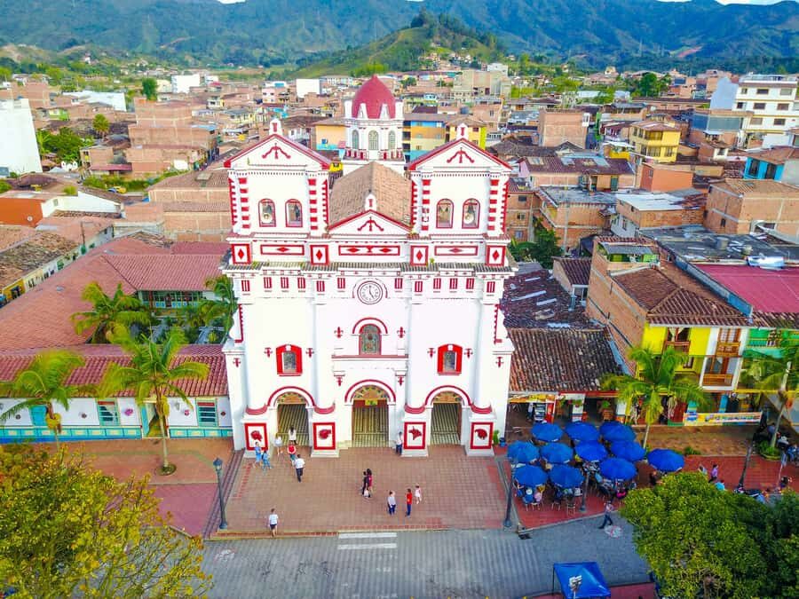 Medellín: Private Guatapé Tour w/ Breakfast, Lunch & Cruise - From Medellín to Guatapé: comfortable drive, clear start