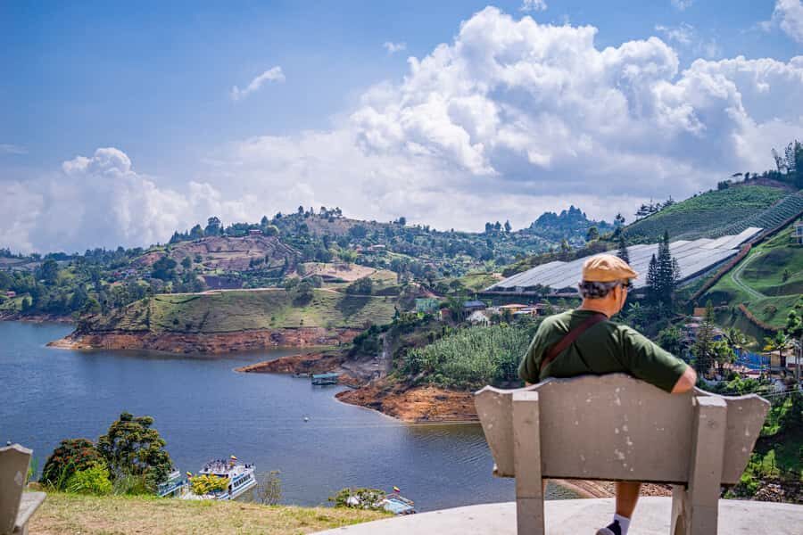 Medellín: Private Guatapé Tour w/ Breakfast, Lunch & Cruise - Piedra del Peñol climb: 740 steps and 220-meter views
