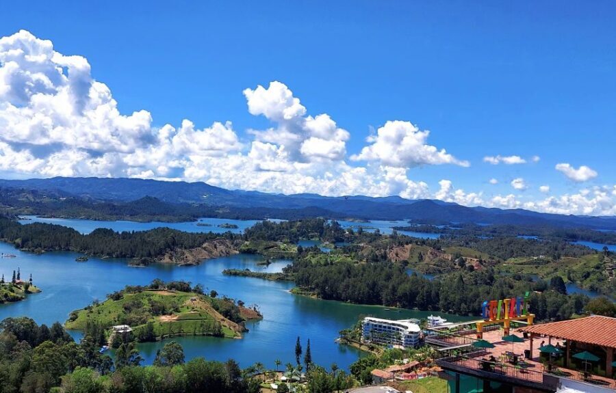 Medellín: Private Guatapé Tour w/ Breakfast, Lunch & Cruise - Private group benefits: better pacing and more personal attention