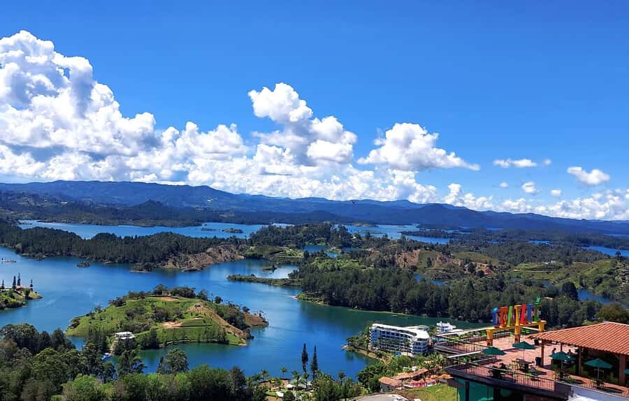 Medellín: Private Guatapé Tour w/ Breakfast, Lunch & Cruise - Value for $134: when the price makes sense