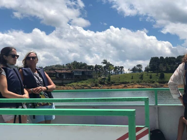 Medellín: Private Guatapé with Peñol Tickets and Boat Ride - Hotel Pickup and the Drive Out: Where the Morning Most People Waste Time