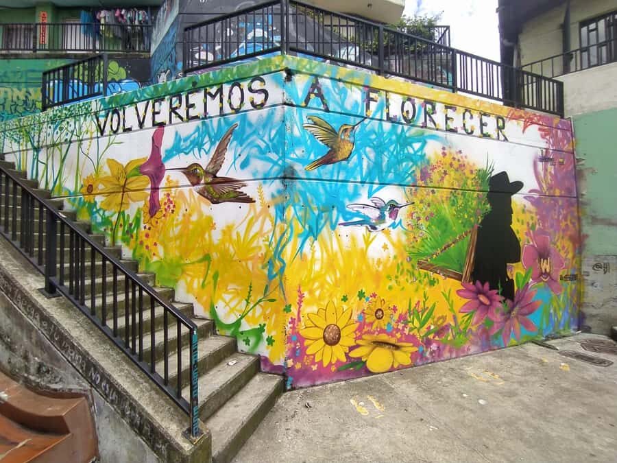 Medellín: Private Pablo Escobar and Comuna 13 Tour - Stop at Montesacro Cemetery: walking through memory and context