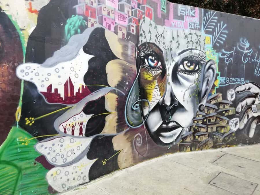 Medellín: Private Pablo Escobar and Comuna 13 Tour - Los Olivos and the rooftop: a short visit with big implications