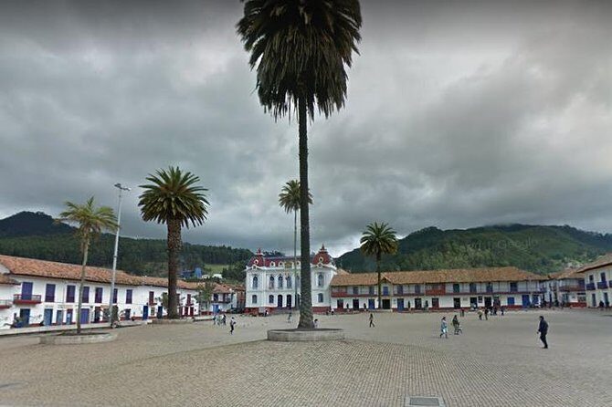 MINA CATEDRAL DE SAL ZIPAQUIRA Tour Privado - Plaza de los Comuneros: a pretty start before the underground world