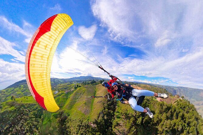 Paragliding flight in Medellin with expert pilots - Gear, Comfort, and the 150 Kilos / 353 Pounds Limit
