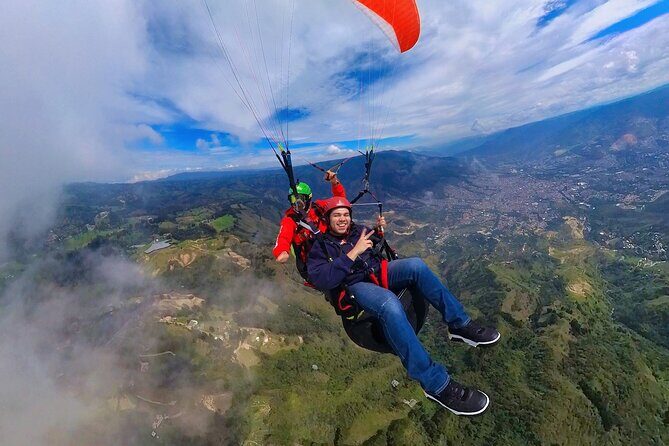 Paragliding flight in Medellin with expert pilots - Price and Value: Is $63 Actually Worth It?