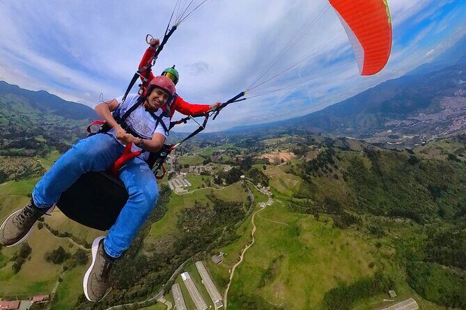 Paragliding flight in Medellin with expert pilots - Weather Rules: The Real “Itinerary” Is the Sky