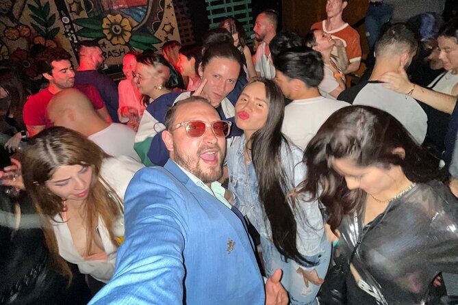 Party Crawl: 6 Nightclubs, DiscoTruck, AfterParty, 1h Openbar pub - From La Candelaria to Zona T: The Night’s Route Makes Sense