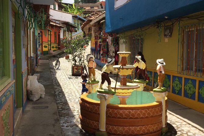 Private Guatape tour - Guatapé town: painted buildings, shops, and coffee you can taste