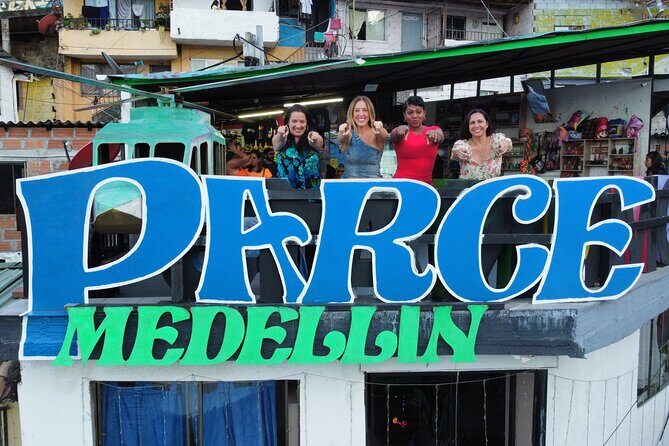 Private Half-Day Tour to Comuna 13 in Medellín. - How the guide turns a route into a story