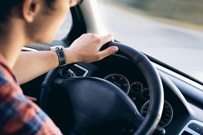 Private transfer service from or to Medellín Airport - The Ride Itself: About 40 Minutes Into Medellín