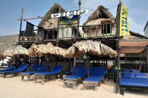 Quiet Beach, Baru Premium to the max - The Trip to Barú: Air-Conditioned Transport and Rough Road Reality