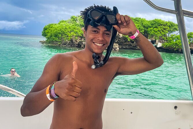 Rosario Islands Trip visiting Cholon, Playa Blanca and Snorkel - Playa Blanca on Baru Island: lunch and beach facilities you can actually use