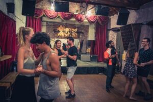 Salsa Tour in Cartagena with admission Ticket to Café Havana - Welcome cocktail, then practice moves on the move