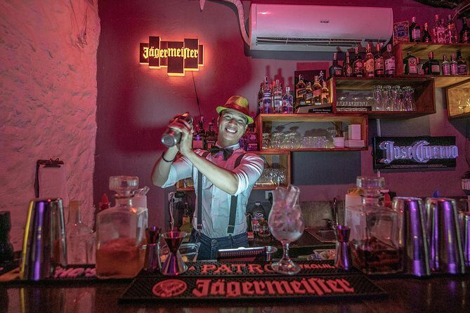 Salsa Tour in Cartagena with admission Ticket to Café Havana - Café Havana finale: admission included and live music in the spotlight