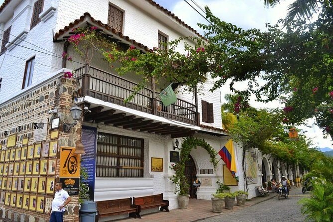 Santa Fe de Antioquia & Colonial Bridge Private Bilingual Guide - Santa Fe de Antioquia’s 1700s walking tour: churches, museums, and plazas