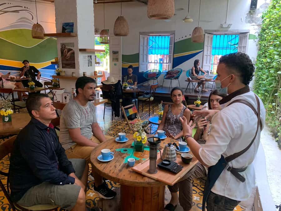 Santa Marta: Guided Walking Food Experience - Family-owned arepa kiosk: making arepas de huevo hands-on