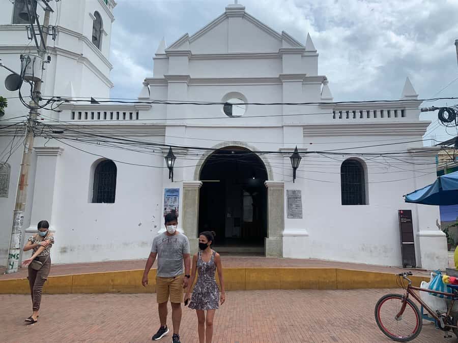 Santa Marta: Guided Walking Food Experience - The public market of Santa Marta: where you learn by eating