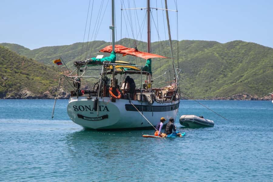 Santa Marta: Sailboat day tour to Tayrona Park - Lunch on board: included, timed well, and still worth it