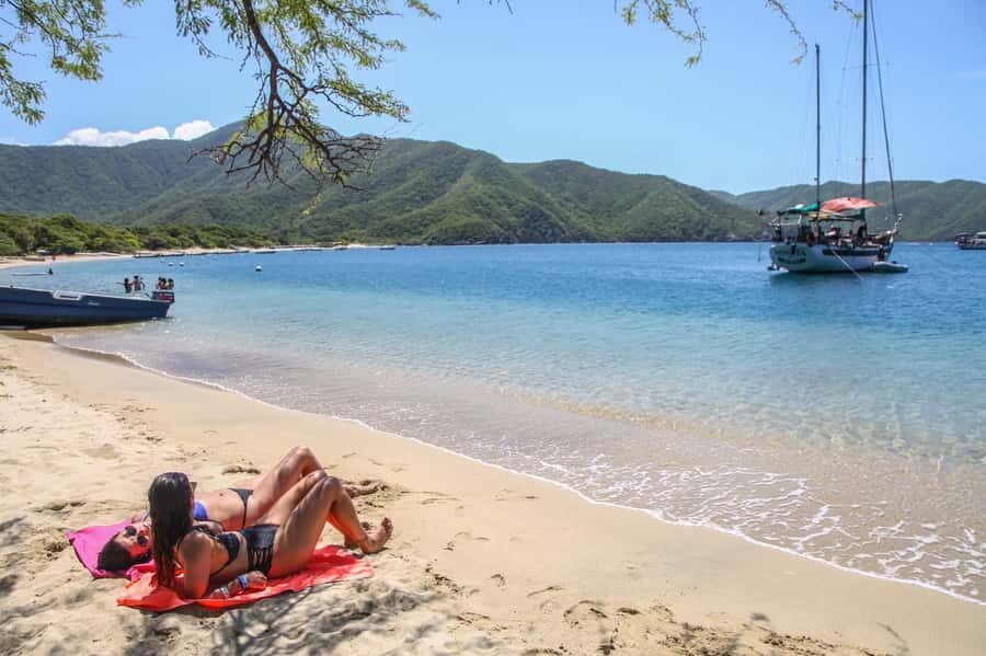 Santa Marta: Sailboat day tour to Tayrona Park - Return sail to Santa Marta: genoa sailing and that famous sunset