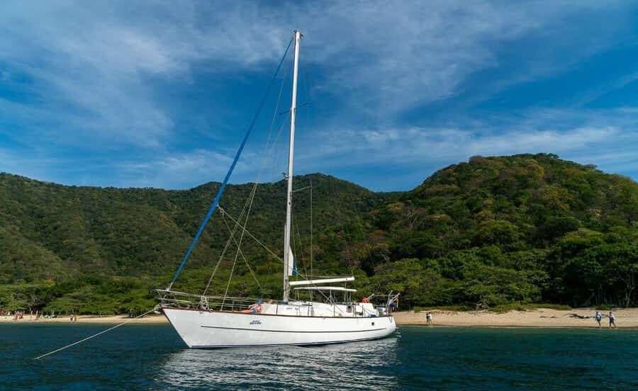 Santa Marta: Sailing Tour to Tayrona Park with Luis' Team - From 10:30 marina meet to the 11:00 departure