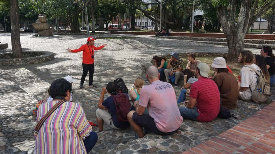 Shared Tour Cali's Salsa, Graffiti & Resistance Experience - The River Boulevard curve: how music changes the feel of a city walk