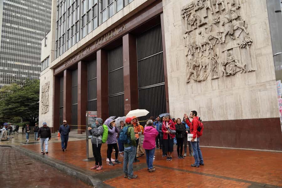 Shared Tour Colombian Conflict War, Drug Trafficking & Peace - Where You Start: Museo del Oro and Red Umbrellas