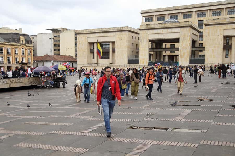 Shared Tour Colombian Conflict War, Drug Trafficking & Peace - Walking Practicalities: Plan Your Day Like a Local