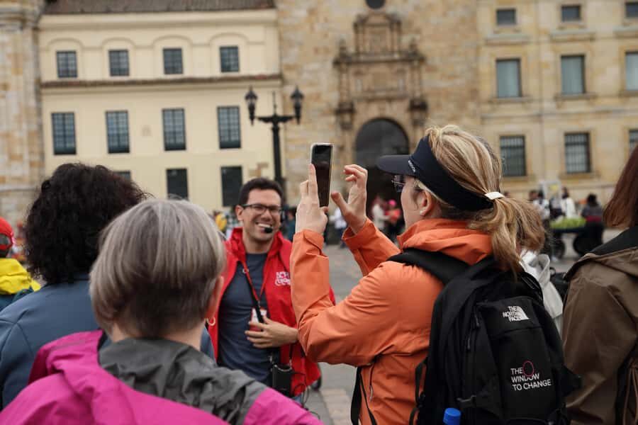 Shared Tour Colombian Conflict War, Drug Trafficking & Peace - Guide Quality: Why Names Keep Coming Up