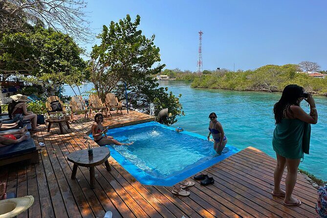 Sport Boat : Rosario Island,lunch on private island - Cholon Panoramic Views and Playa Blanca Baru: Photo Stops, Not Long Stays