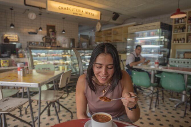 Street Food Tour in Medellín with Tastings - Walking pace and group size: how to fit it into your day