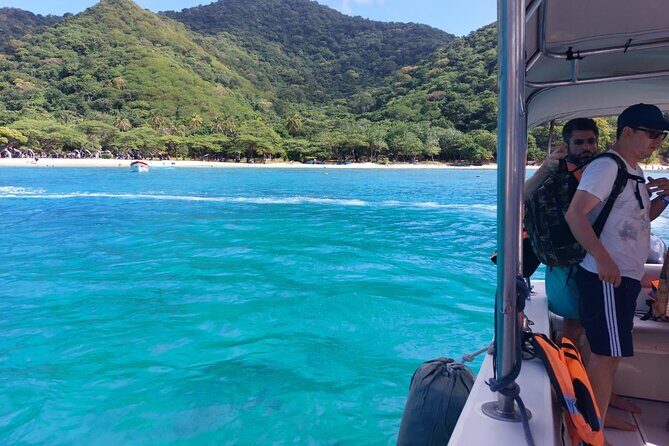 Tayrona by sea - Playa Cristal lunch by transparent water: the day’s comfort break