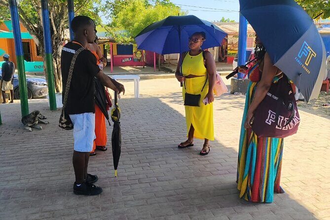 Tour cultural to san Basilio de Palenque from cartagena - Kid Pambele statue: community pride without the script