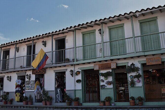 Tour Guatapé - La Piedra and the climb: the main event you’ll remember
