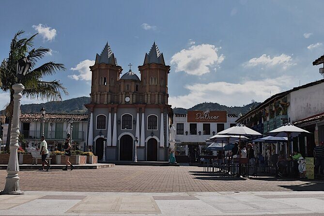 Tour Guatapé - Food on the trip: breakfast and lunch that keep the day moving