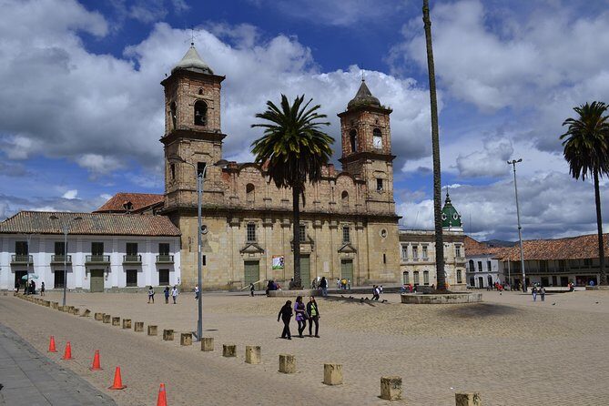 Tour of Zipaquirá: Visit the Salt Cathedral and the main squares - Getting there from Bogotá: early starts, traffic, and smooth private logistics