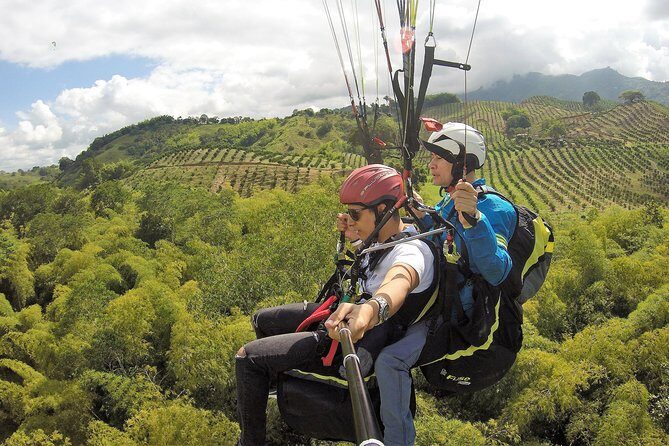 Unique experience flying paragliding - From Éxtasis Café to the launch area: short ride, clear start