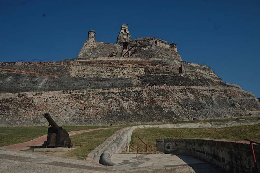 Walled City, Getsemani San Felipe Castle Cartagena City Tour - Santo Domingo Square, the church, and Santa Catalina’s cathedral